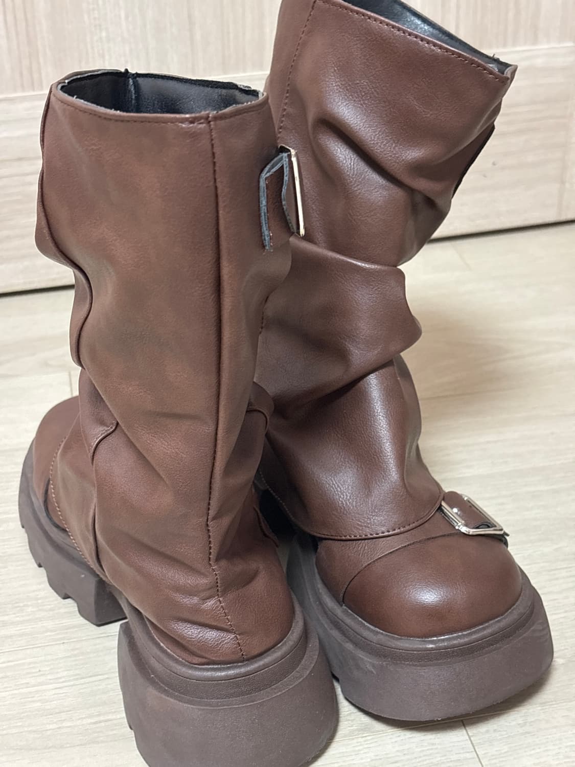 브라운 통굽 셔링 부츠 상품이미지2