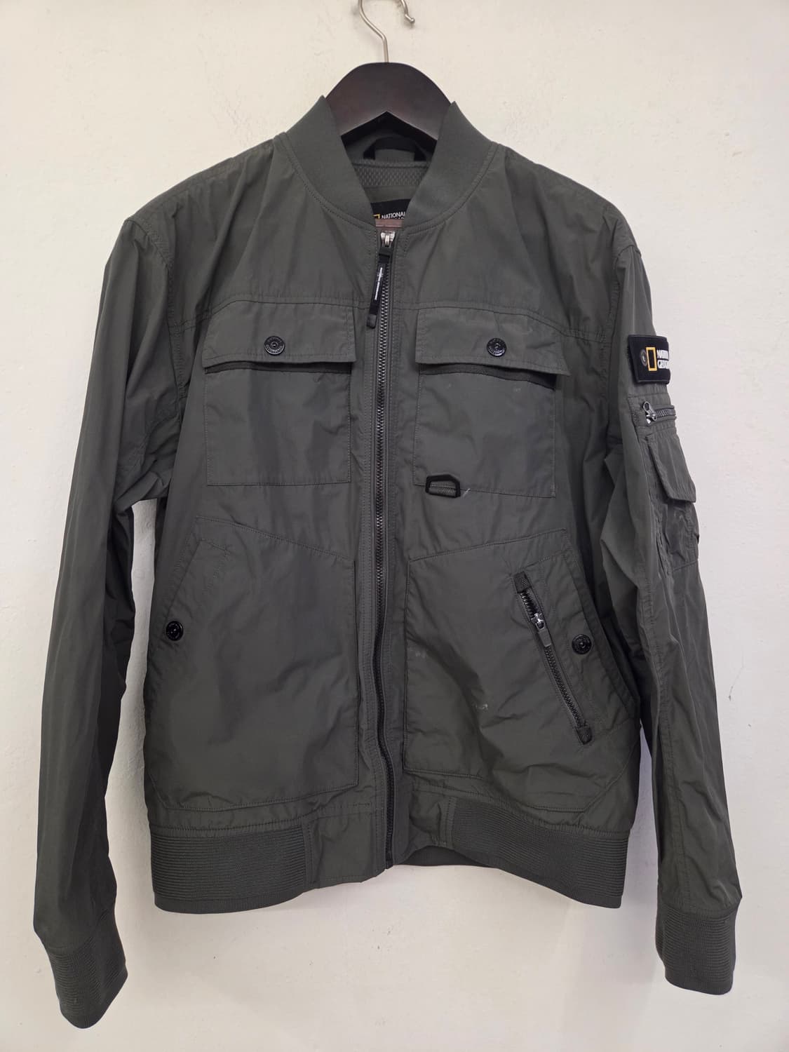 내셔널지오그래픽 카키색 봄버 자켓 L 상품이미지1