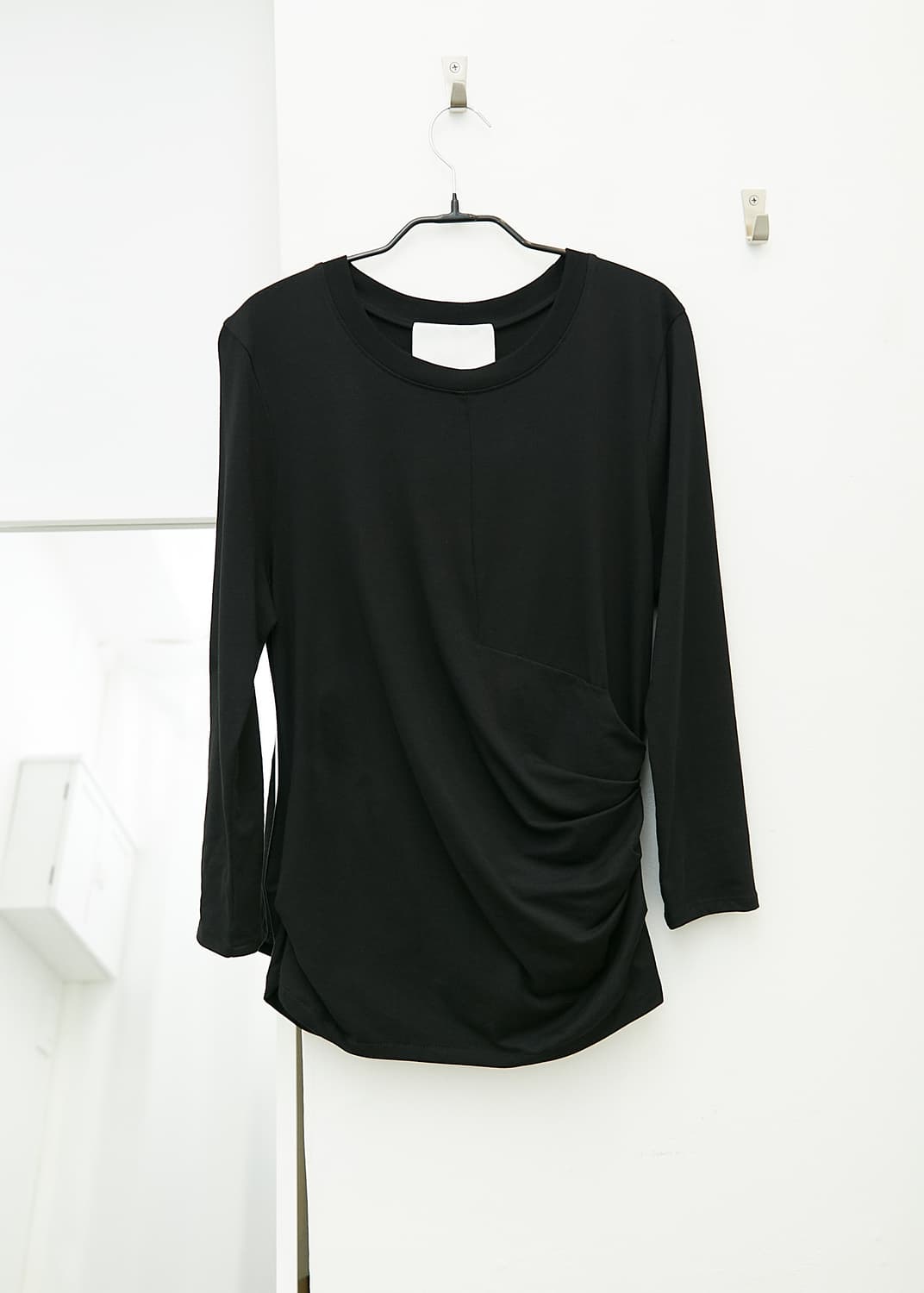 Draping Three-Quarter Sleeve T-Shirt 상품이미지1