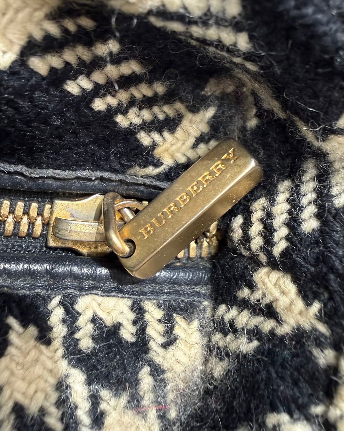 버버리 블랙 화이트 노바체크 울 토트백  상품이미지7