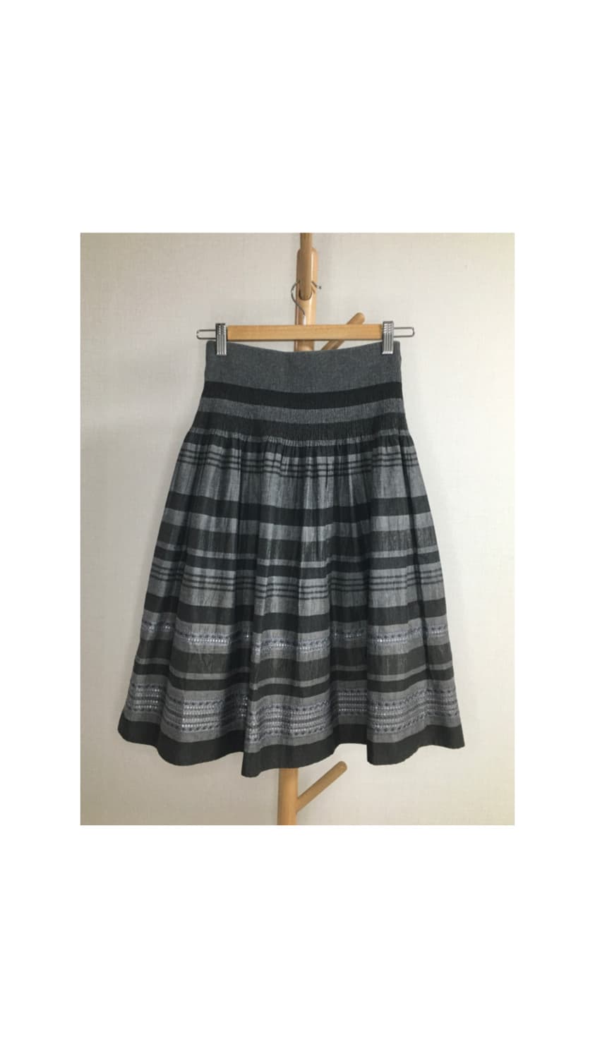 꼼사 데 모드 블랙 차콜 스트라이프 밴딩 스커트 상품이미지5