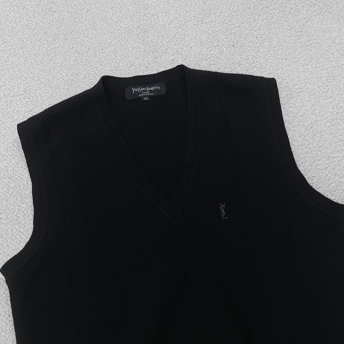 입생로랑 Ysl 로고 브이넥 니트 베스트 블랙 상품이미지2