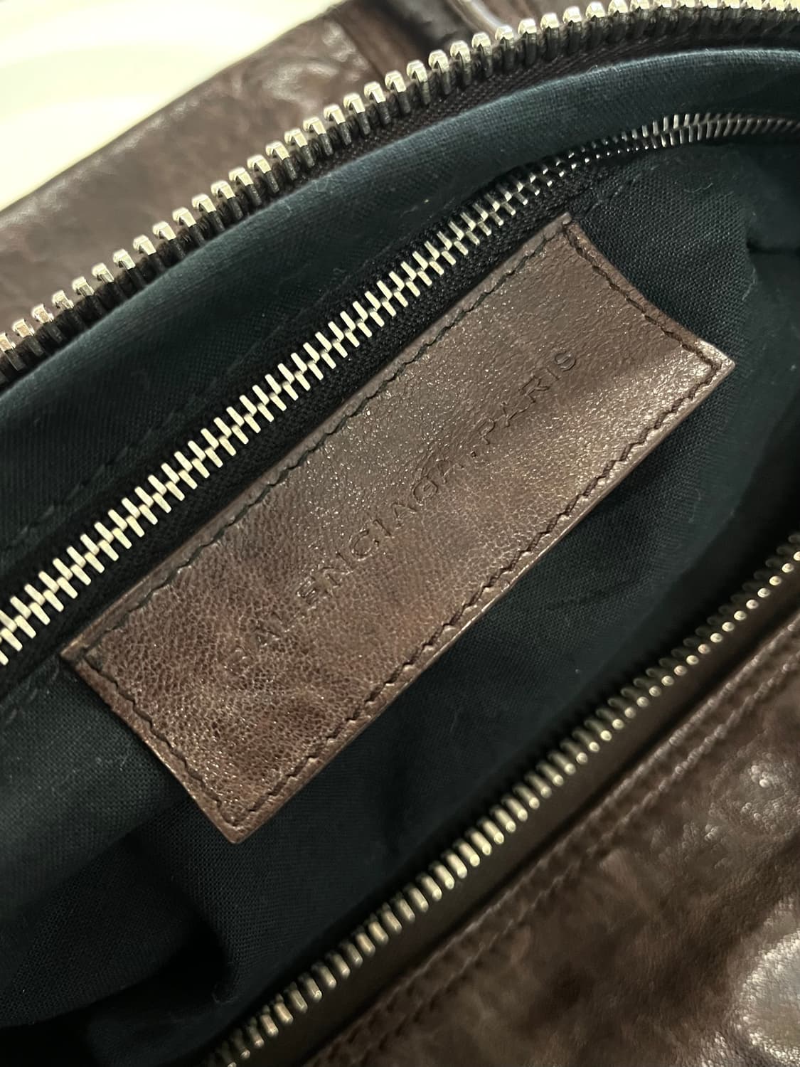 발렌시아가 휘슬백 상품이미지5