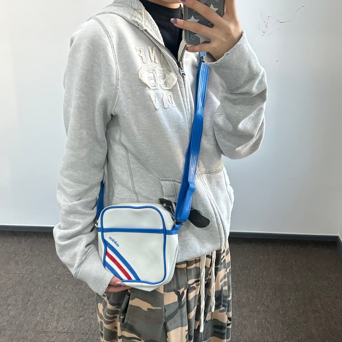 Adidas 아디다스 블루 화이트 배색 미니 크로스백 상품이미지3