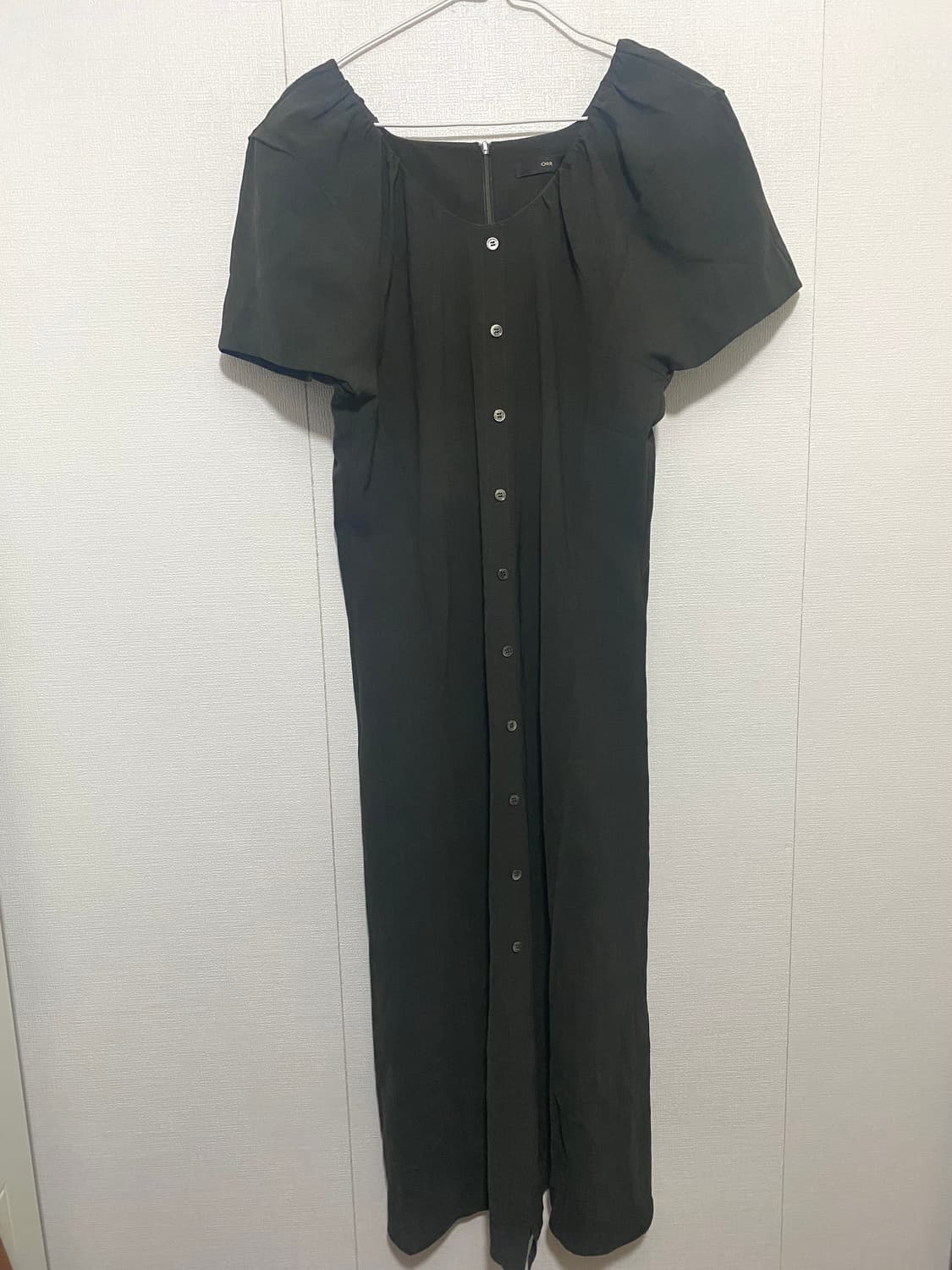 오르 싱글 버튼 핀턱 드레스  상품이미지2