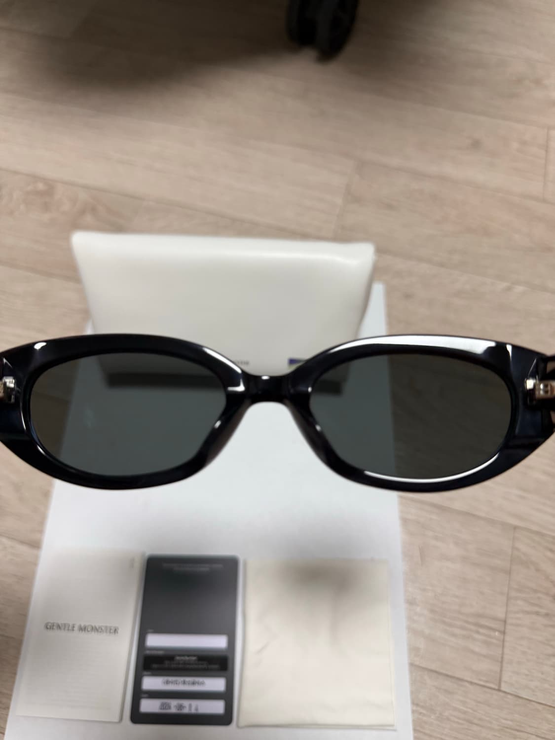 젠틀몬스터 보이드(01)팝니다. 상품이미지4