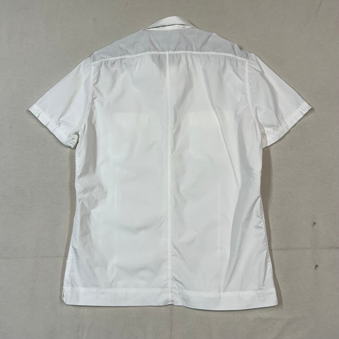 L) C.P. Company 씨피 컴퍼니 화이트 투포켓 반팔 셔츠 상품이미지5