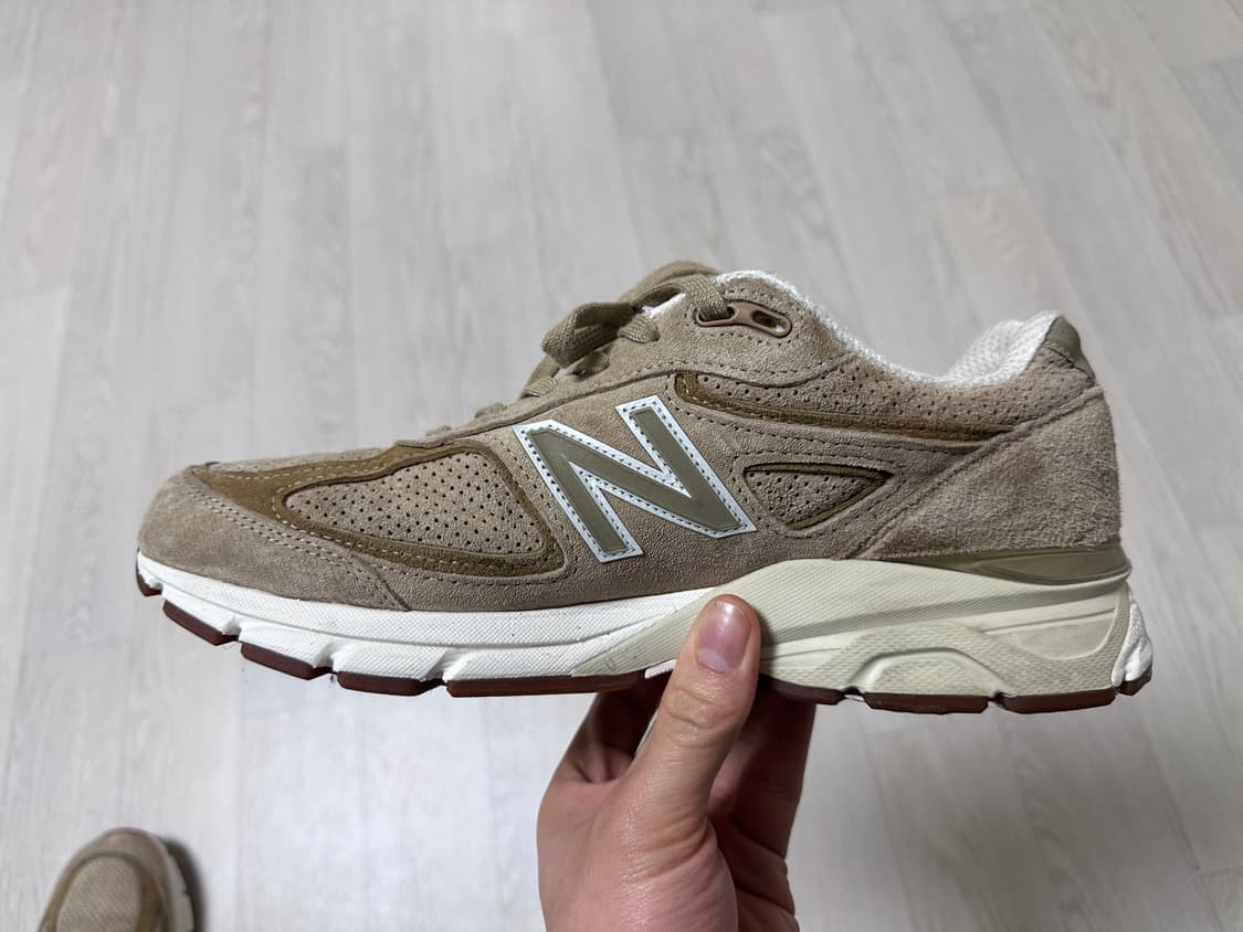 뉴발란스 990 v4 탄 컬러 상품이미지4