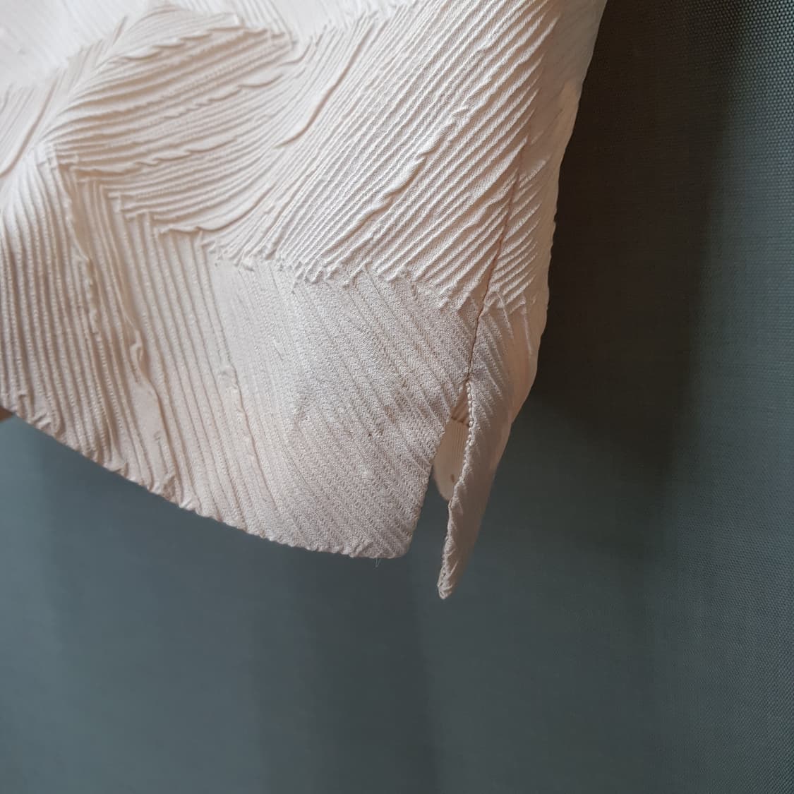 한섬 타임 2021 배색 립라인 텍스처 반팔 블라우스 F사이즈 상품이미지5