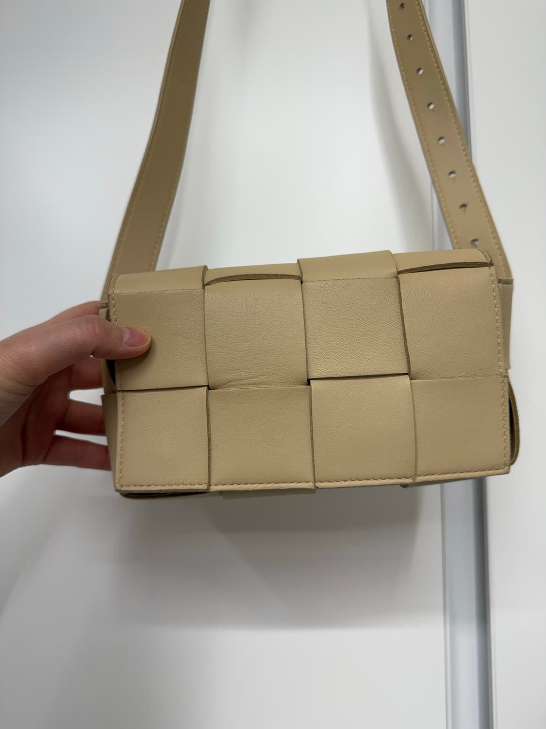 보테가베네타 카세트백 스몰 베이지 상품이미지2