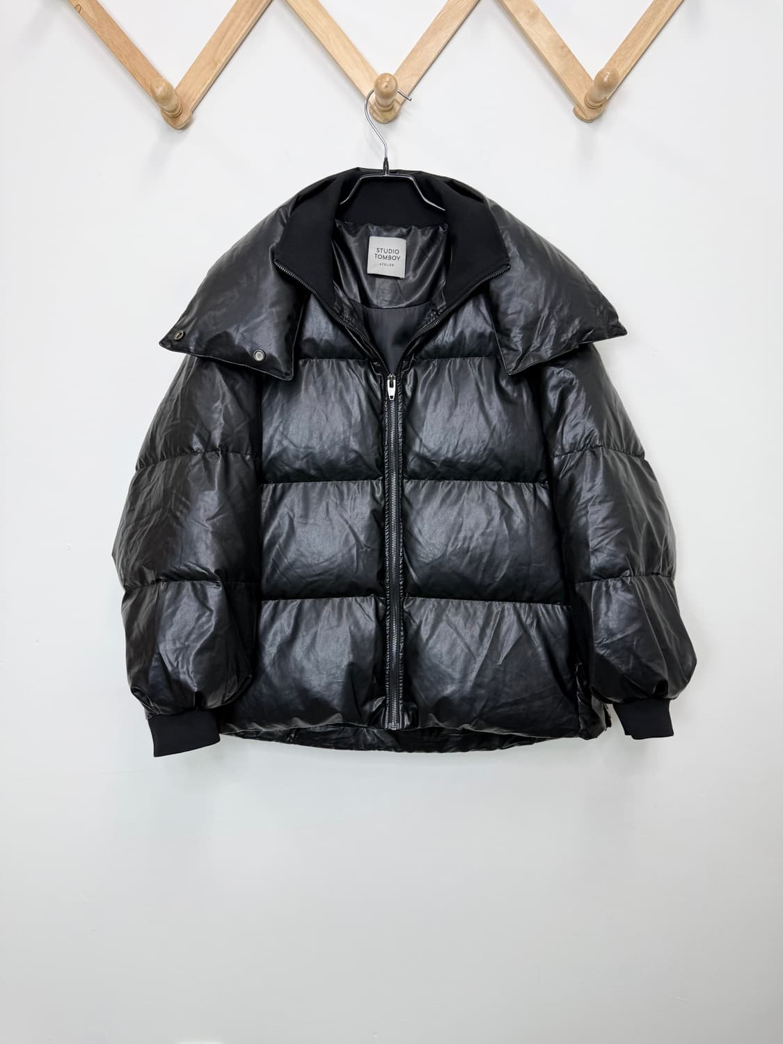 스튜디오톰보이 에코레더 구스다운 패딩 22년 상품이미지4
