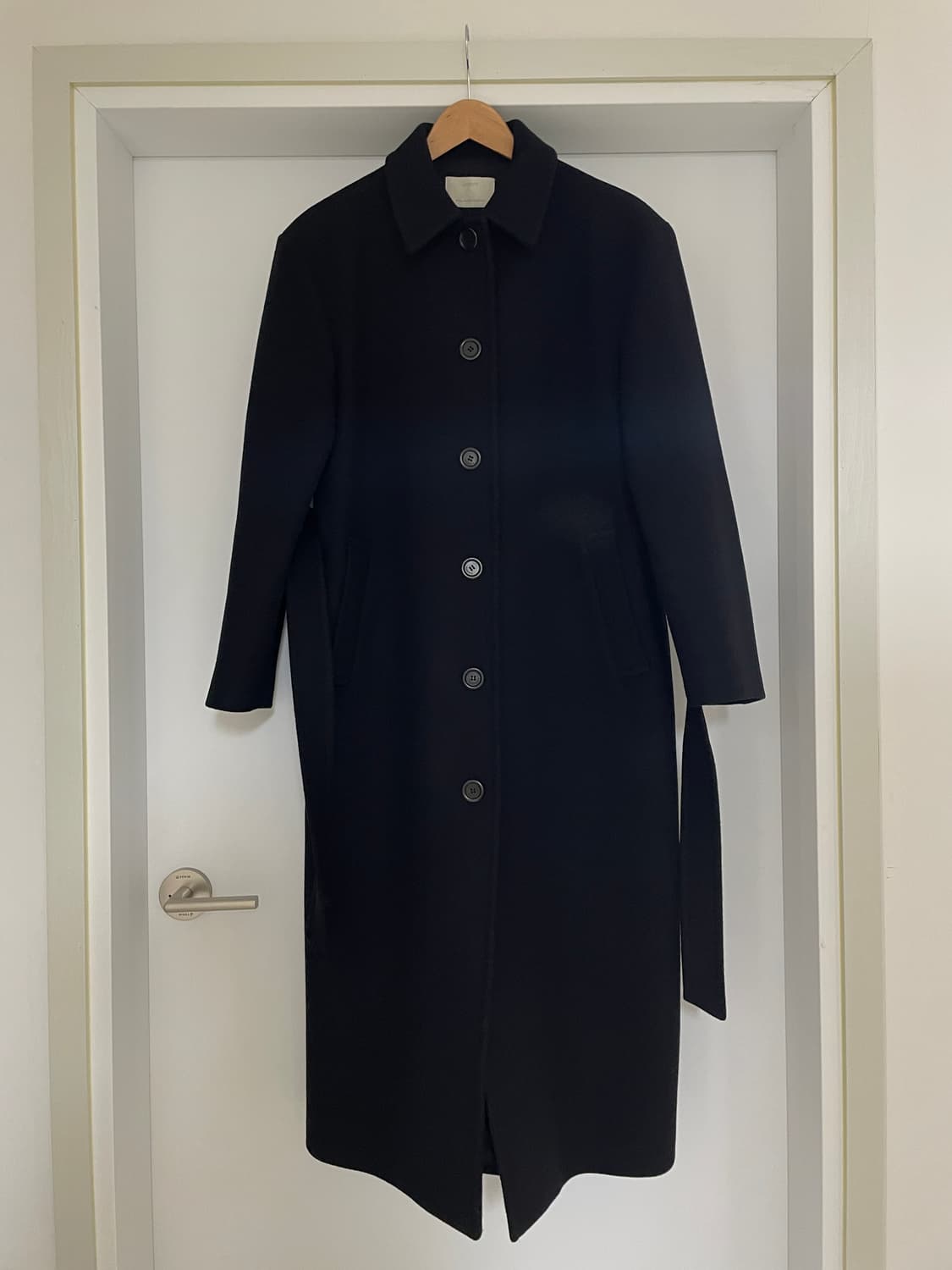 아모멘토 코트 블랙 24fw 상품이미지1