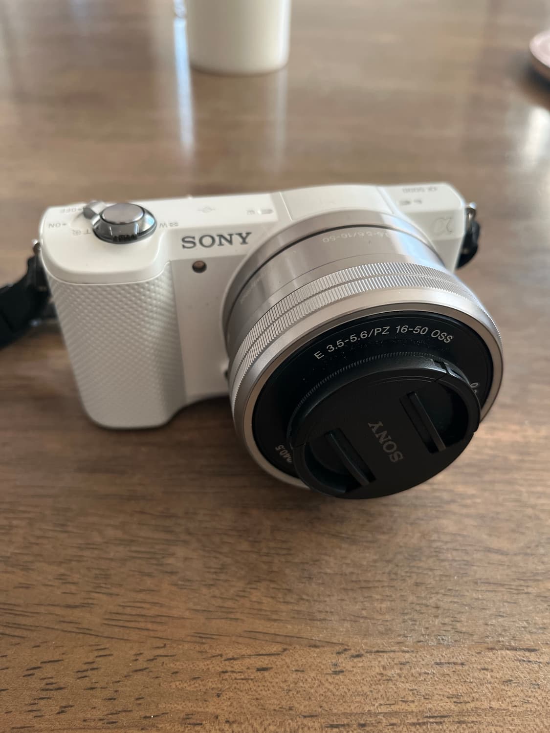작례⭕️ 소니 a5000 미러리스 디지털카메라 디카 + 충전기 상품이미지1