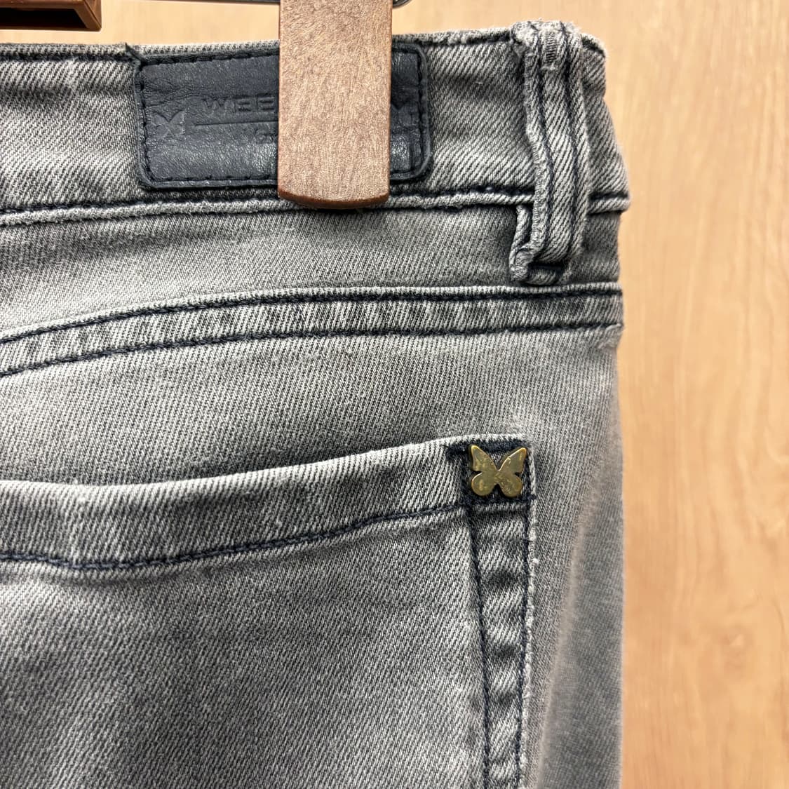 막스마라 위켄드 스트레치 스키니 데님 팬츠 나비 메탈 패치 디테일 그레이 상품이미지6