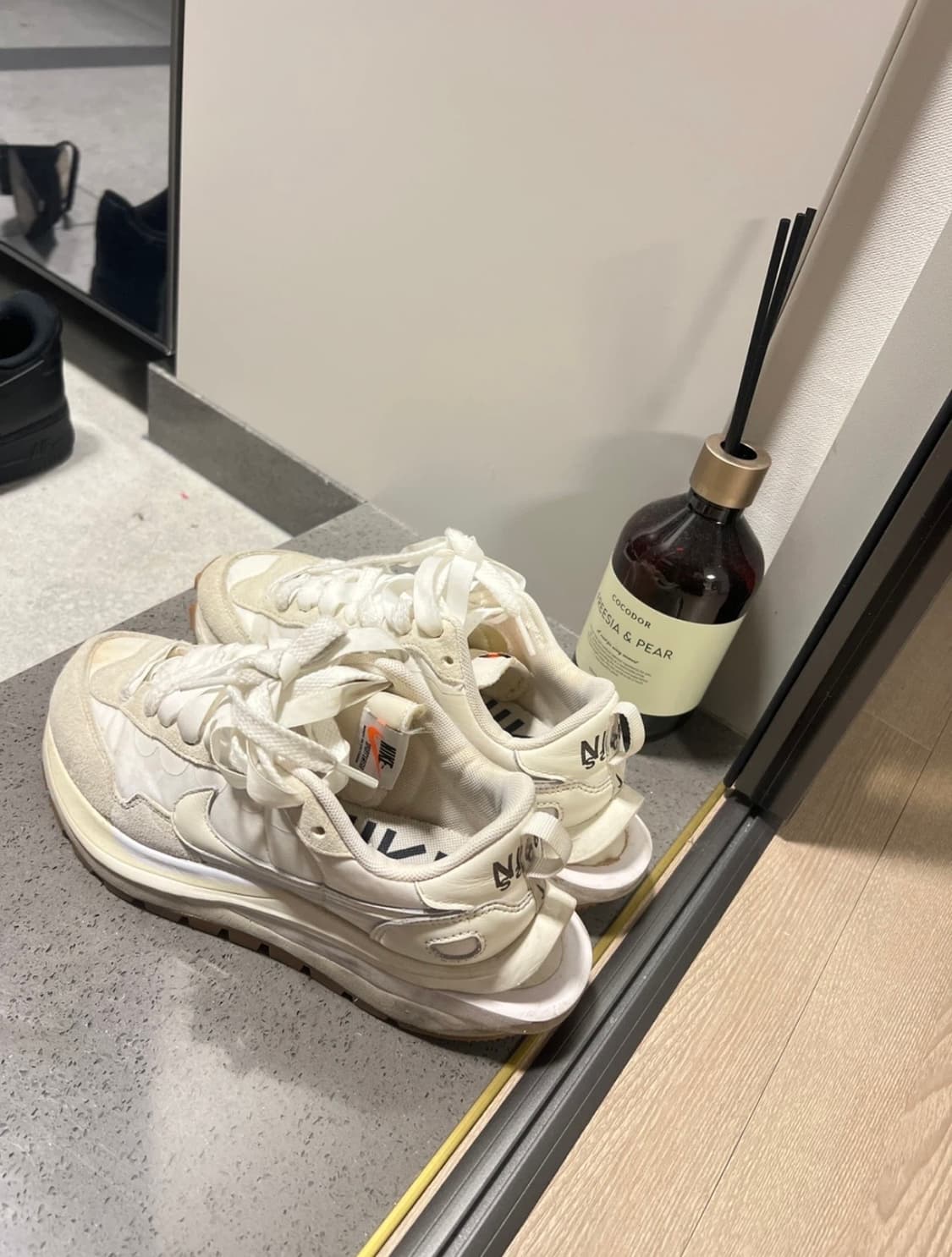 나이키 사카이 베이퍼 와플 화이트 235사이즈 상품이미지1