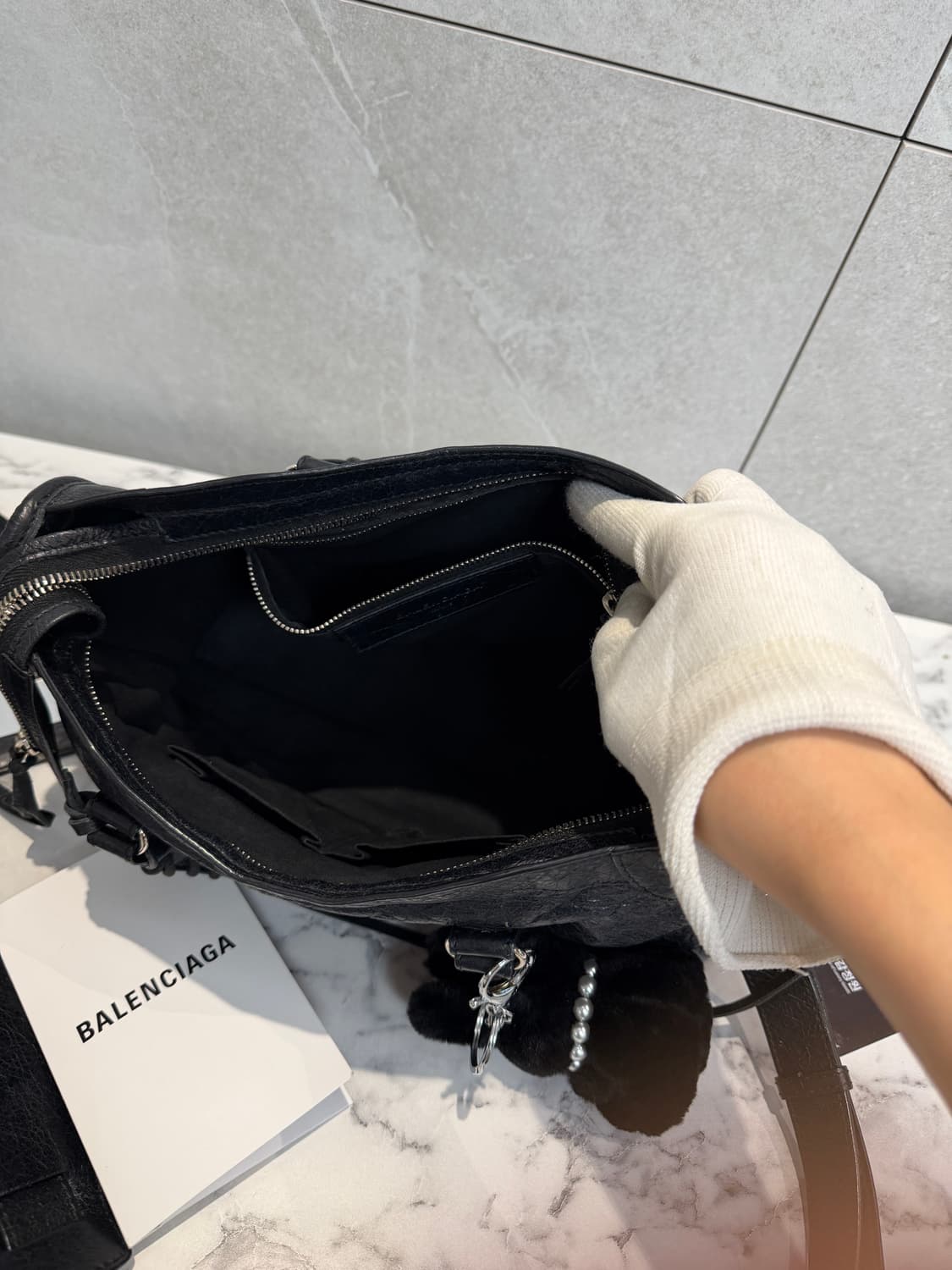 정품 발렌시아가 모터백 스몰 블랙  상품이미지8