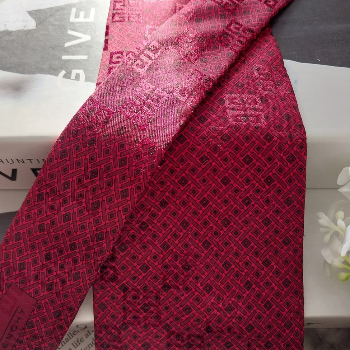 지방시 실크 와인 빅로고 패턴 넥타이 9.9cm A+등급 K1695
 상품이미지5