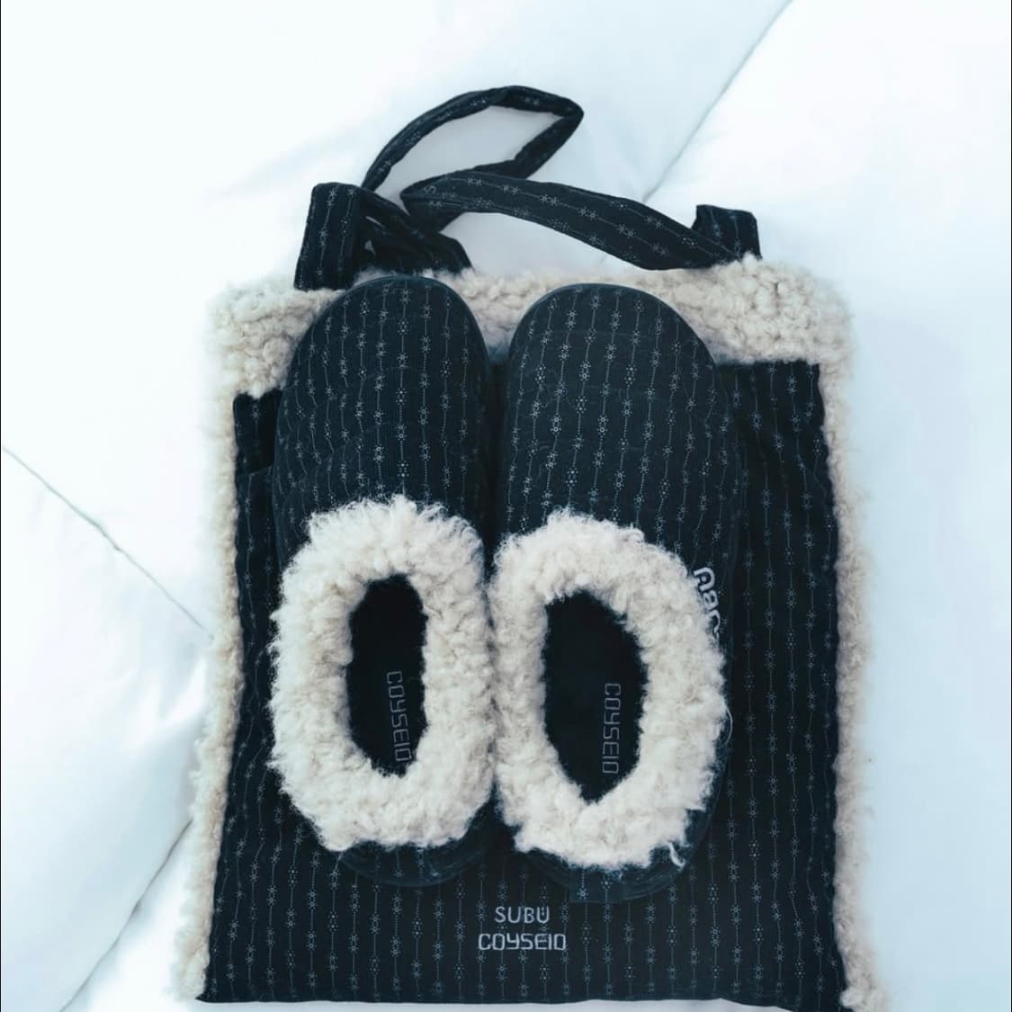 [0/미개봉새상품] subu 수부 X 코이세이오 스너그 패딩 신발 뮬 상품이미지1