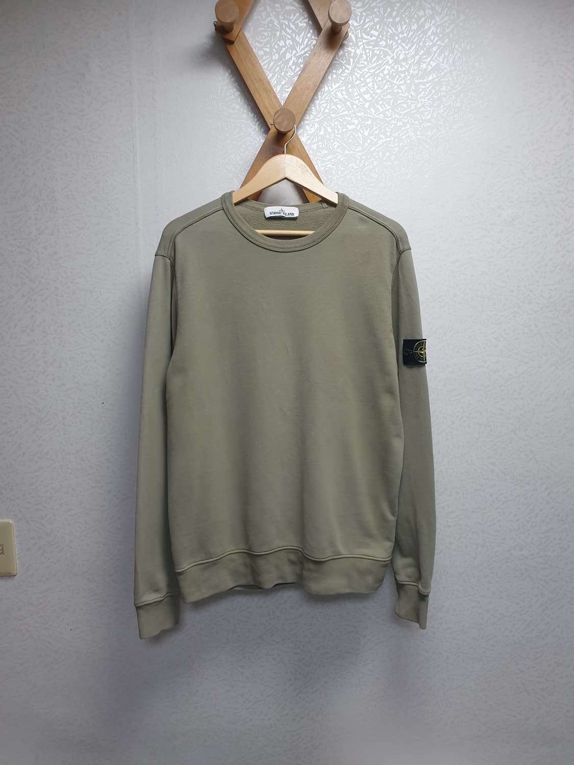 [L/100/정품] 스톤아일랜드 기모 맨투맨 카키 상품이미지1