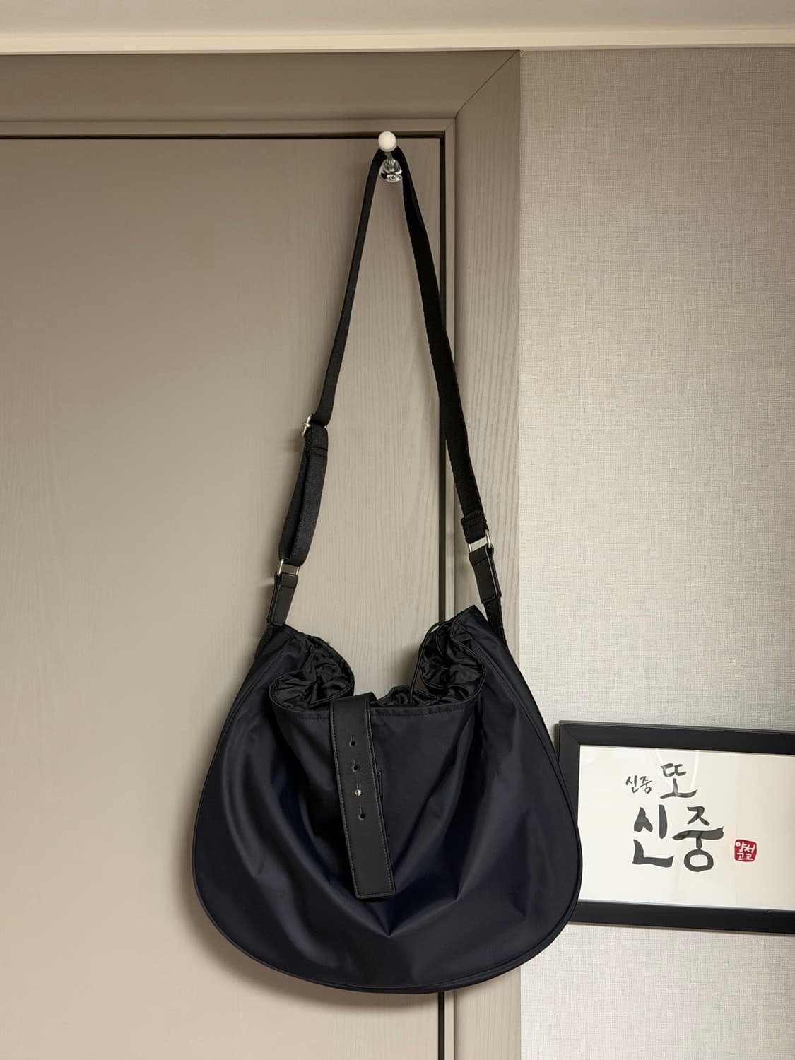 해칭룸 크로스백 Wavy Bag High Density Nylon 상품이미지1