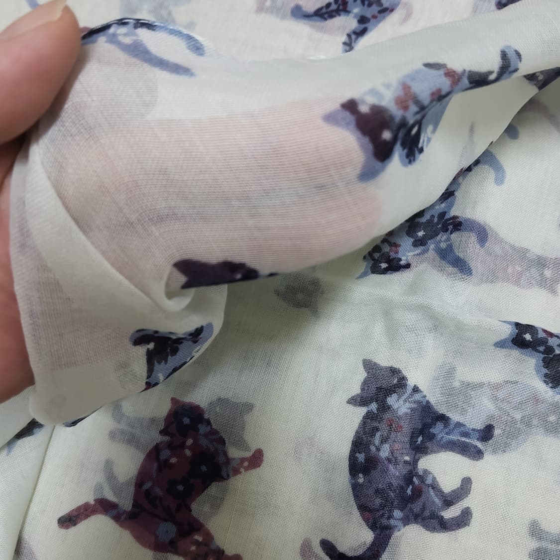 새상품 미센스 고양이 패턴 시스루 스카프 43,000->13,000. 상품이미지4