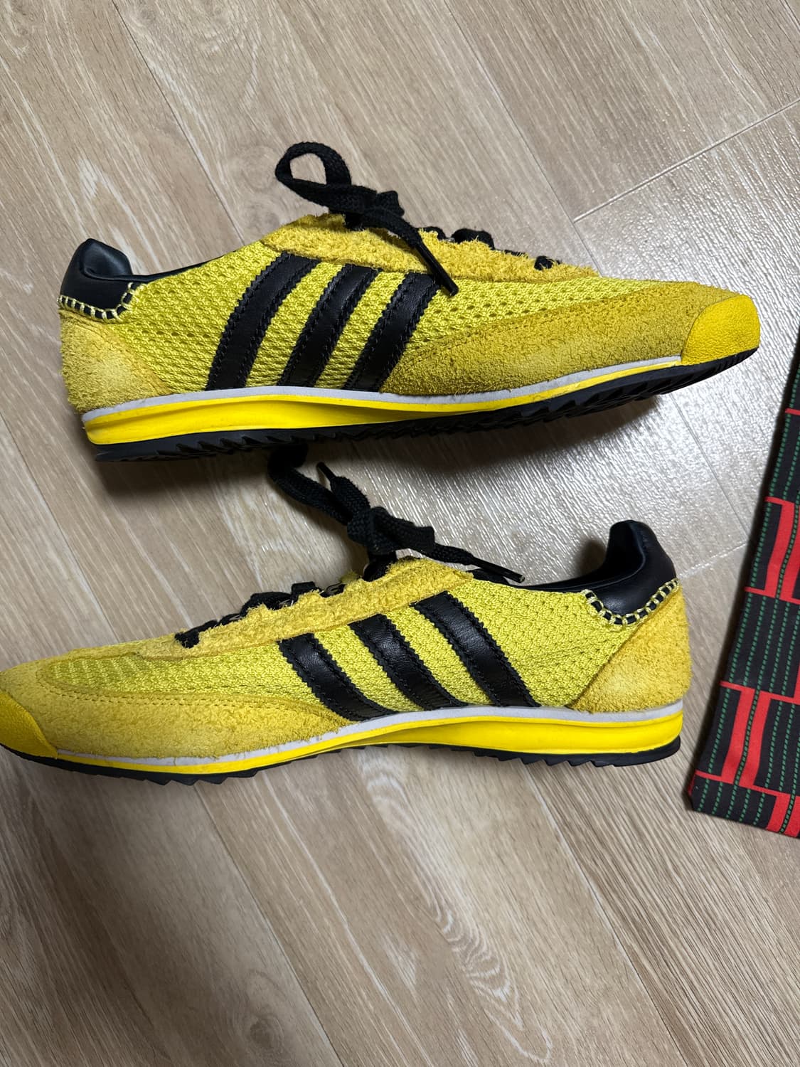 아디다스 웨일즈 보너 옐로우 스니커즈 상품이미지4