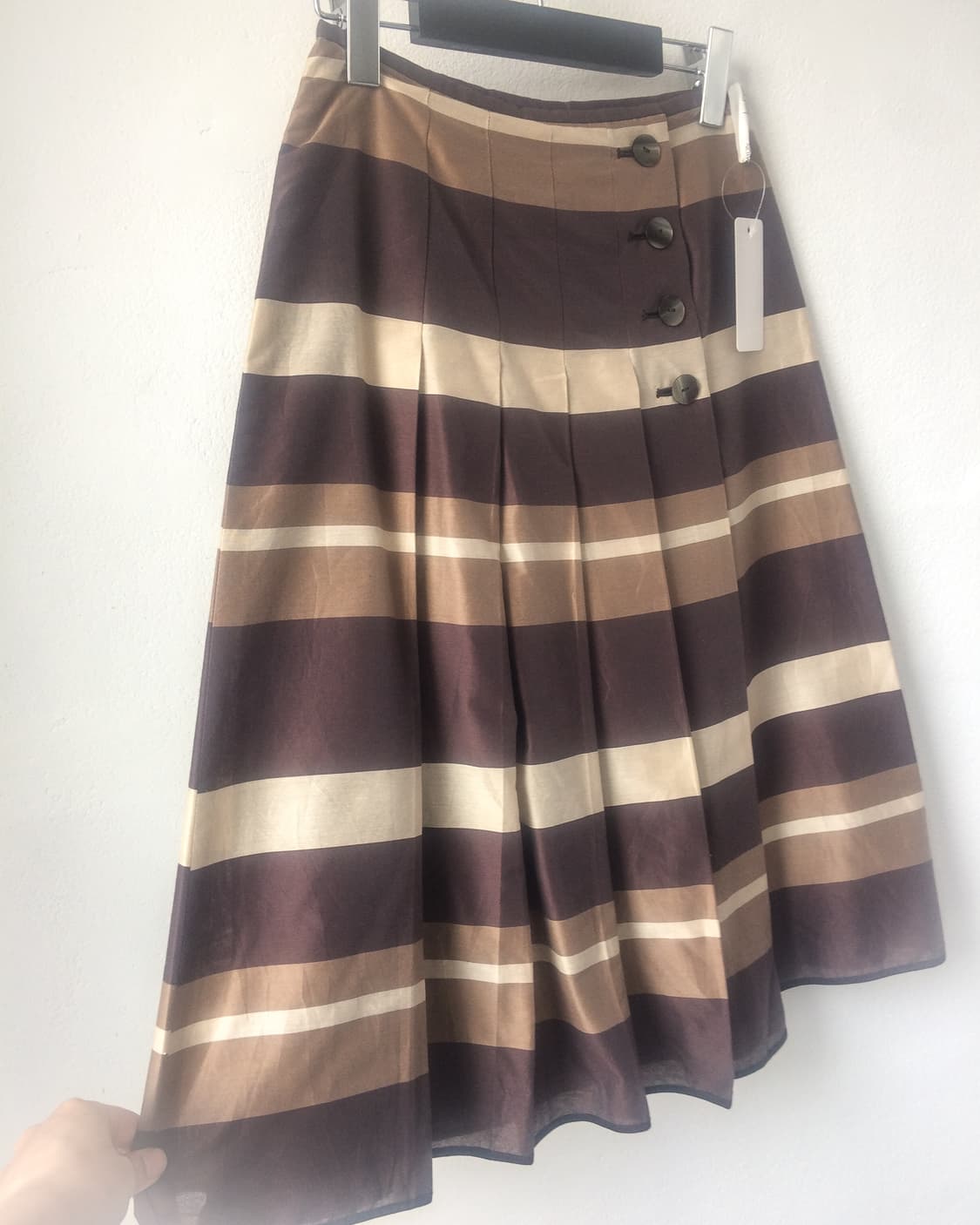 Button point pattern pleats midi skirt 상품이미지3