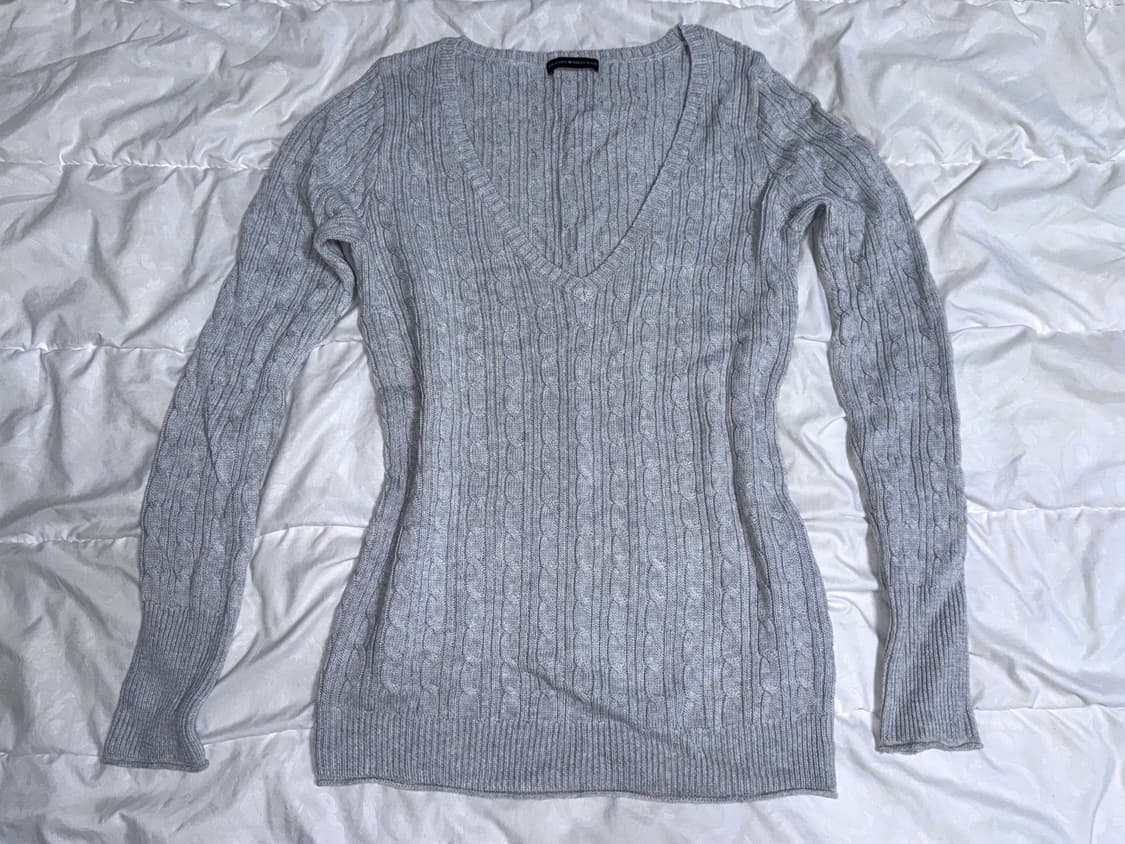 브랜디멜빌 brandy melville 브이넥 케이블 니트 멜란지그레이 상품이미지1