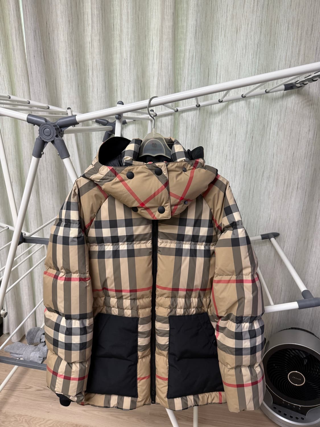버버리 체크 후드 패딩 베이지 상품이미지1