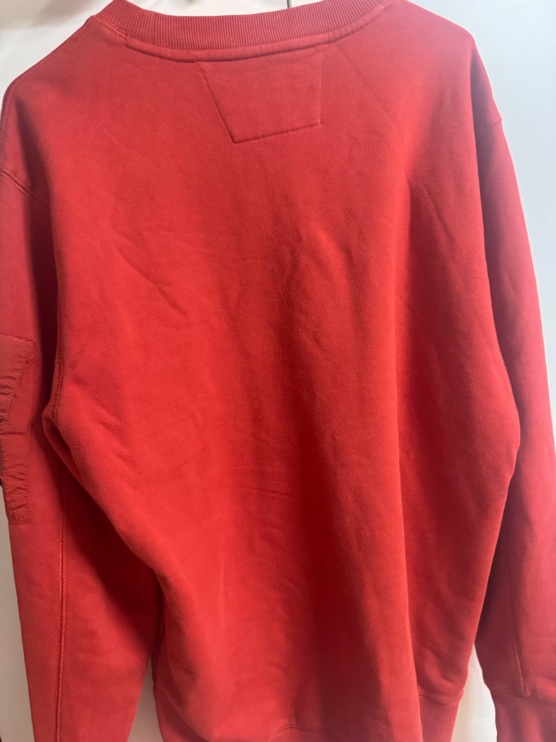 C.P. Company 렌즈 맨투맨 레드 상품이미지3