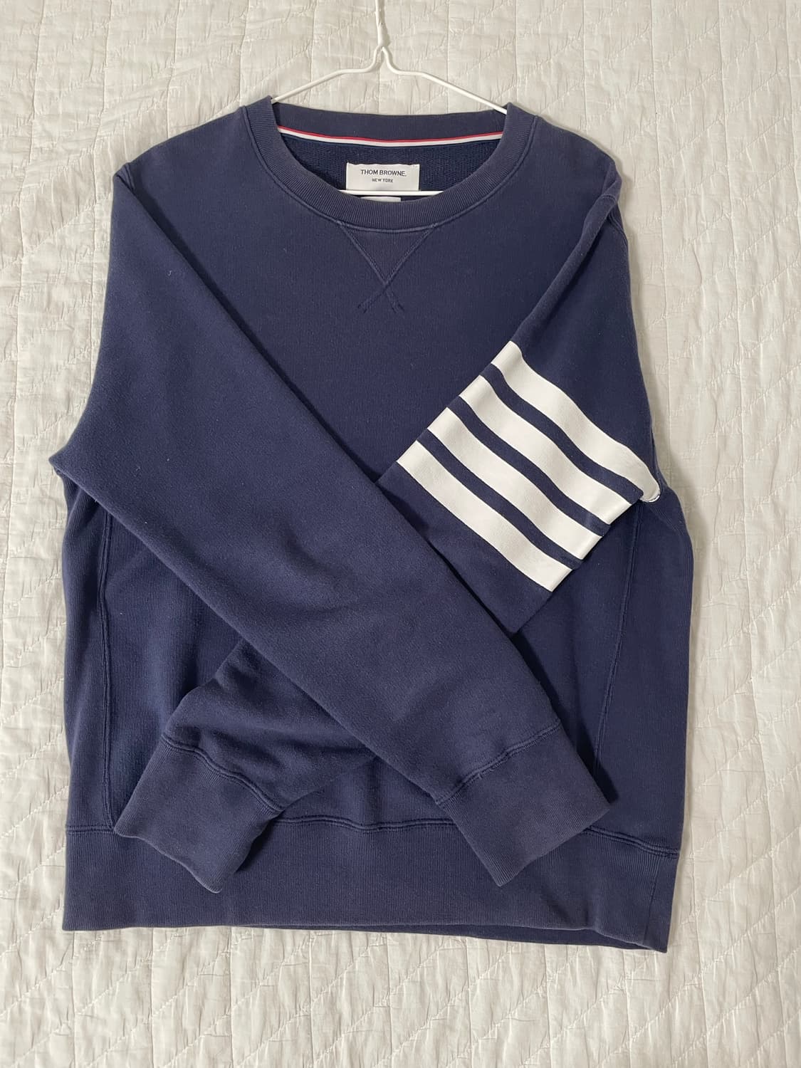 톰브라운 사선완장 네이비 맨투맨 2사이즈 상품이미지1