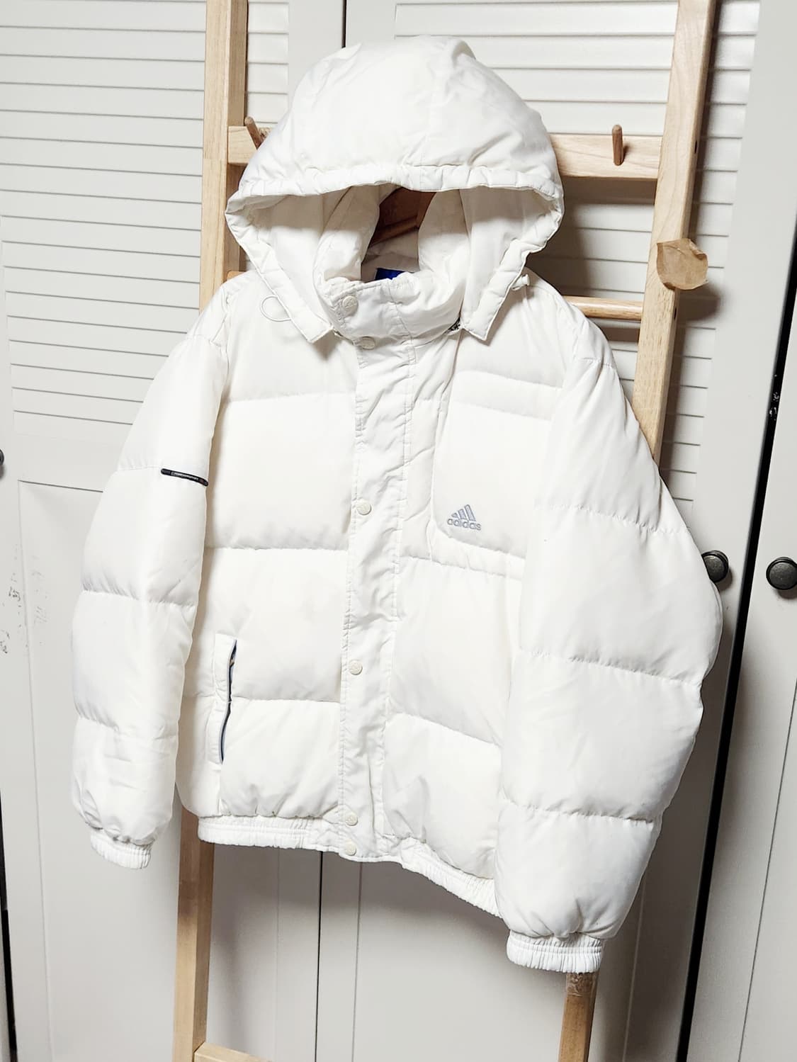 대장 아디다스 화이트 y2k 푸퍼 숏 패딩 후드 자켓 스카이블루 로고 상품이미지1