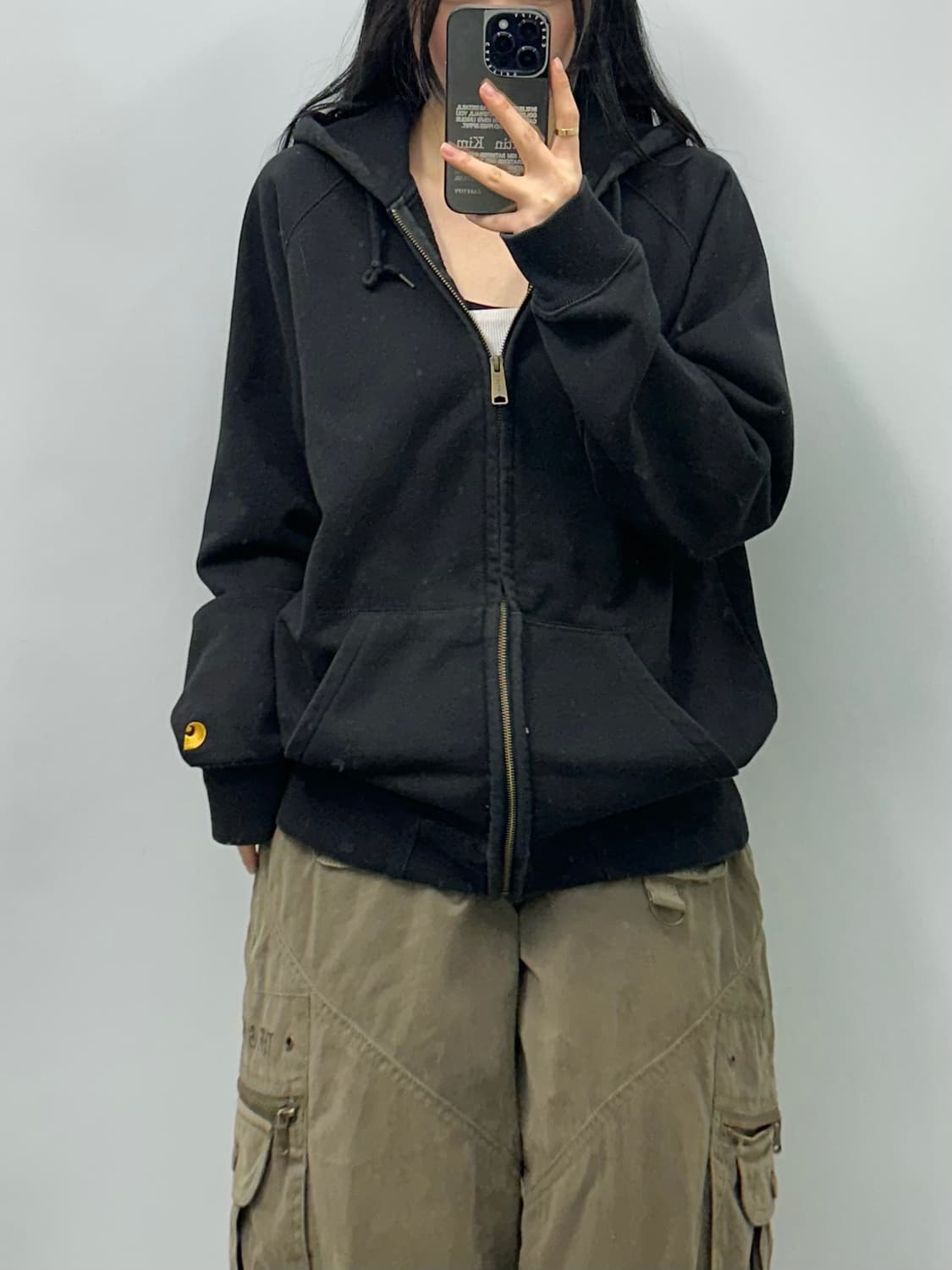 칼하트 손목로고 블랙 후드집업 상품이미지1