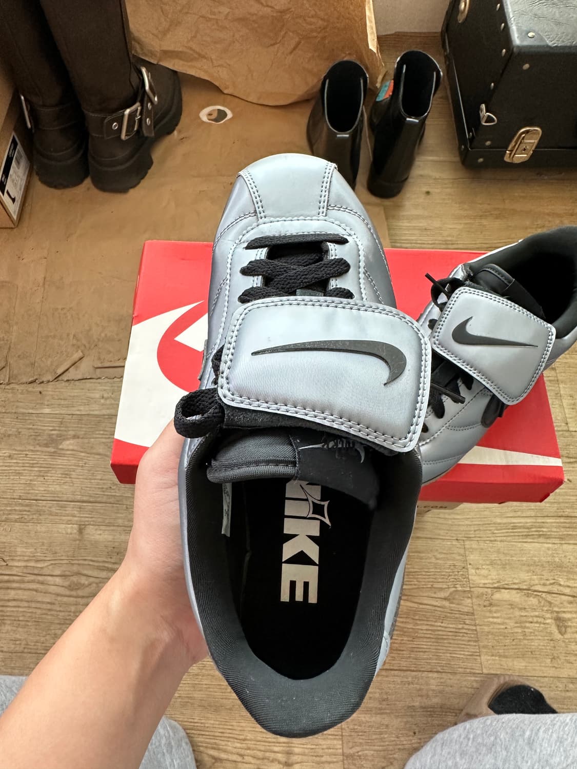 [235] 나이키 코르테즈 SE 메탈릭 쿨 그레이 블랙 상품이미지4