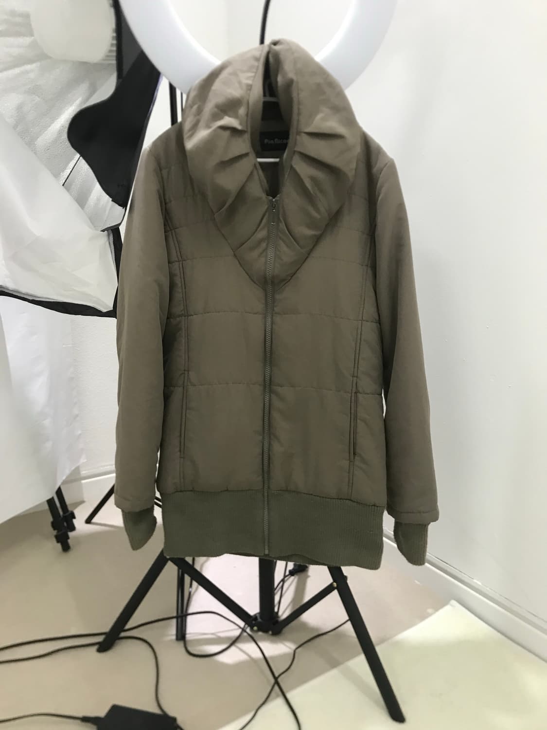 Grayish brown puff neck banded padding 상품이미지9