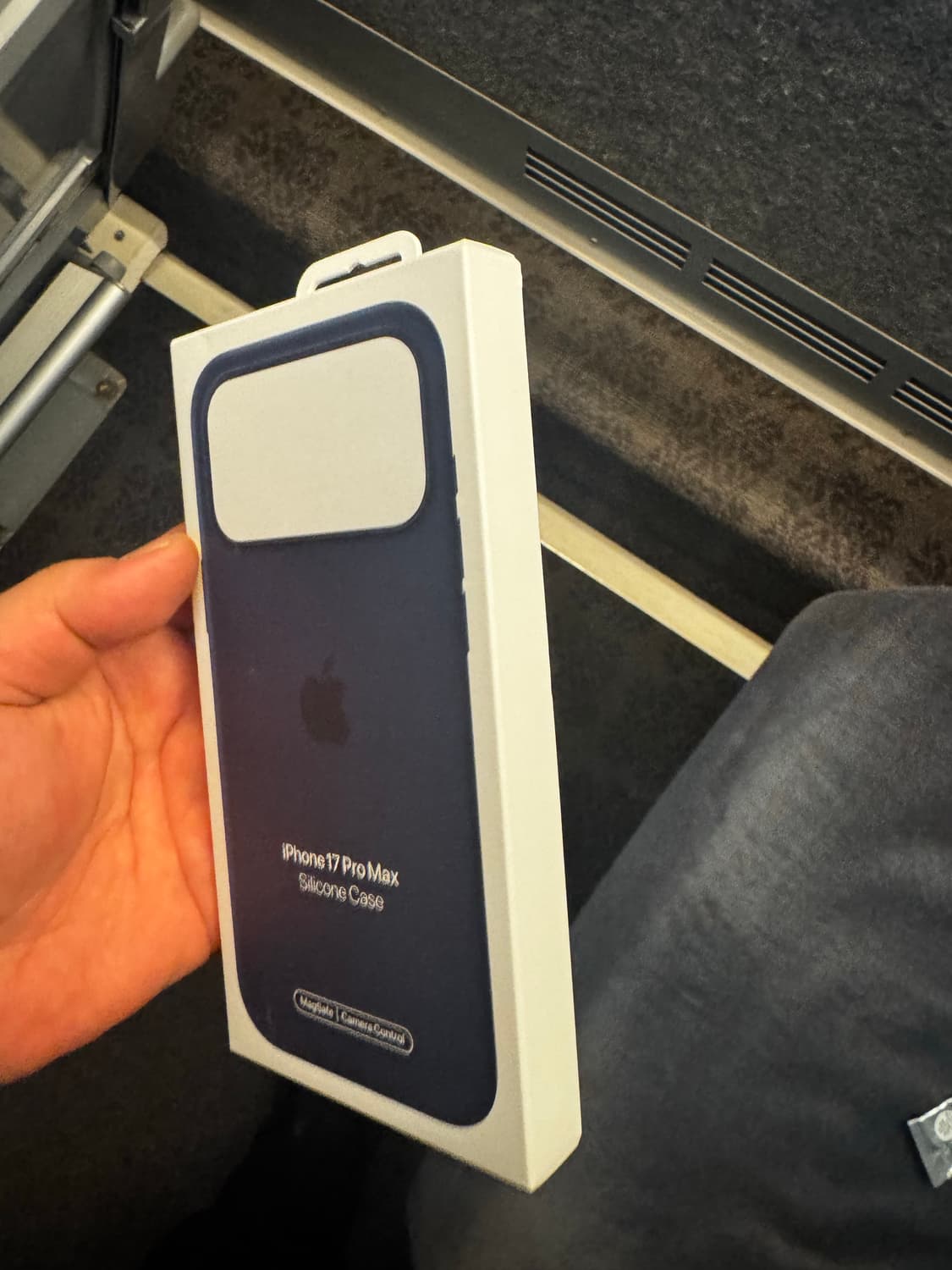 아이폰 17 Pro Max 실리콘 케이스 딥블루 미개봉 상품이미지6