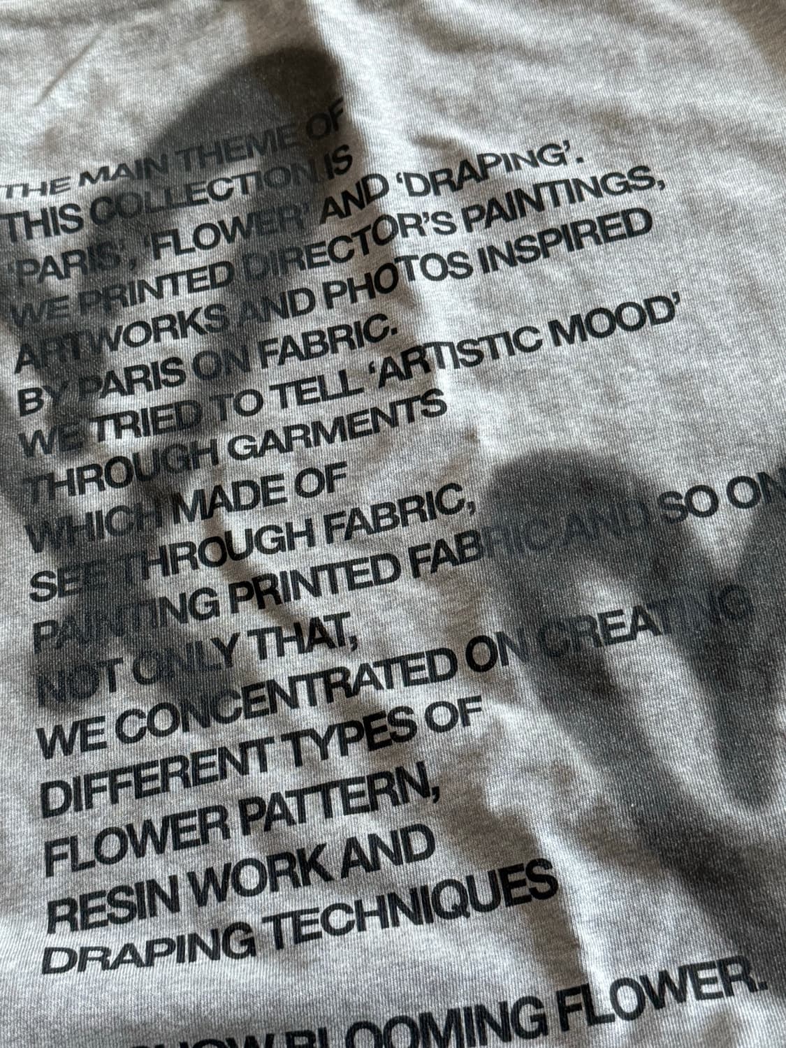 더뮤지엄비지터 회색 맨투맨 팝니다 상품이미지2