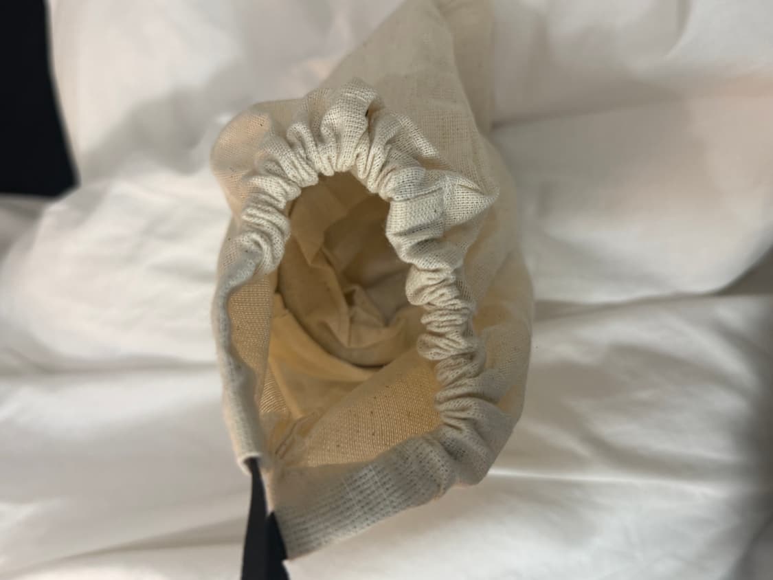 구찌 소호 스몰 레더 토트백 블랙  상품이미지4