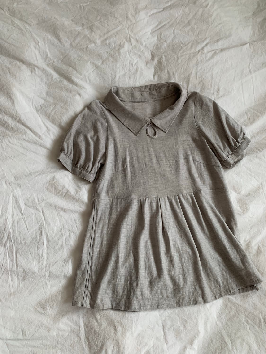 그레이 카라 퍼프 탑 상품이미지2