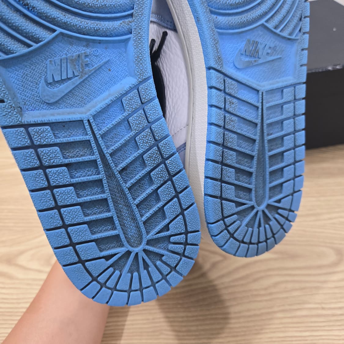 280 나이키 에어조던1 하이 OG 유니버시티 블루 상품이미지9