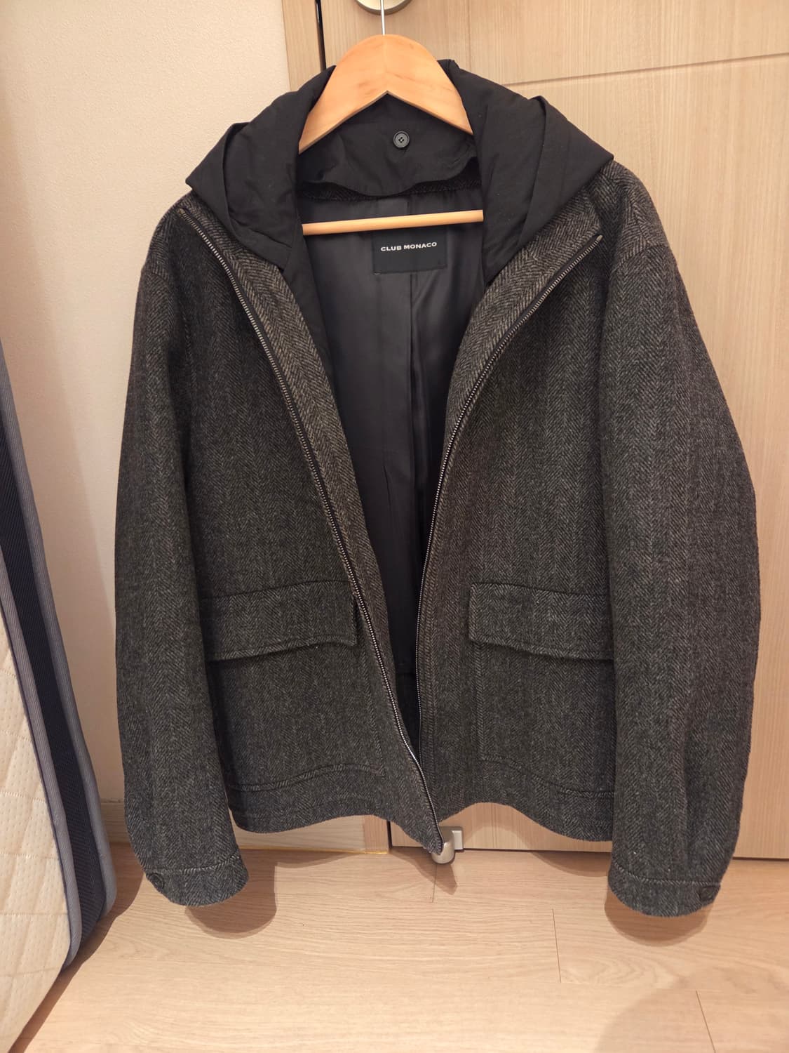 클럽모나코 25fw 울후드 디테처블 점퍼 상품이미지2