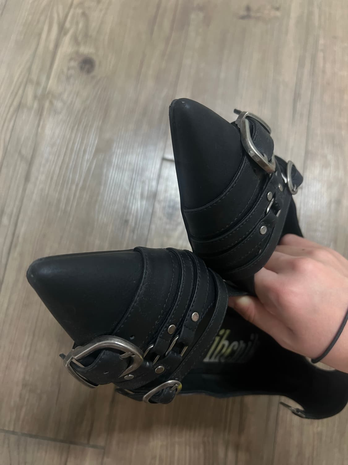 이크닉 r. 904 four belted steletto flats 상품이미지4