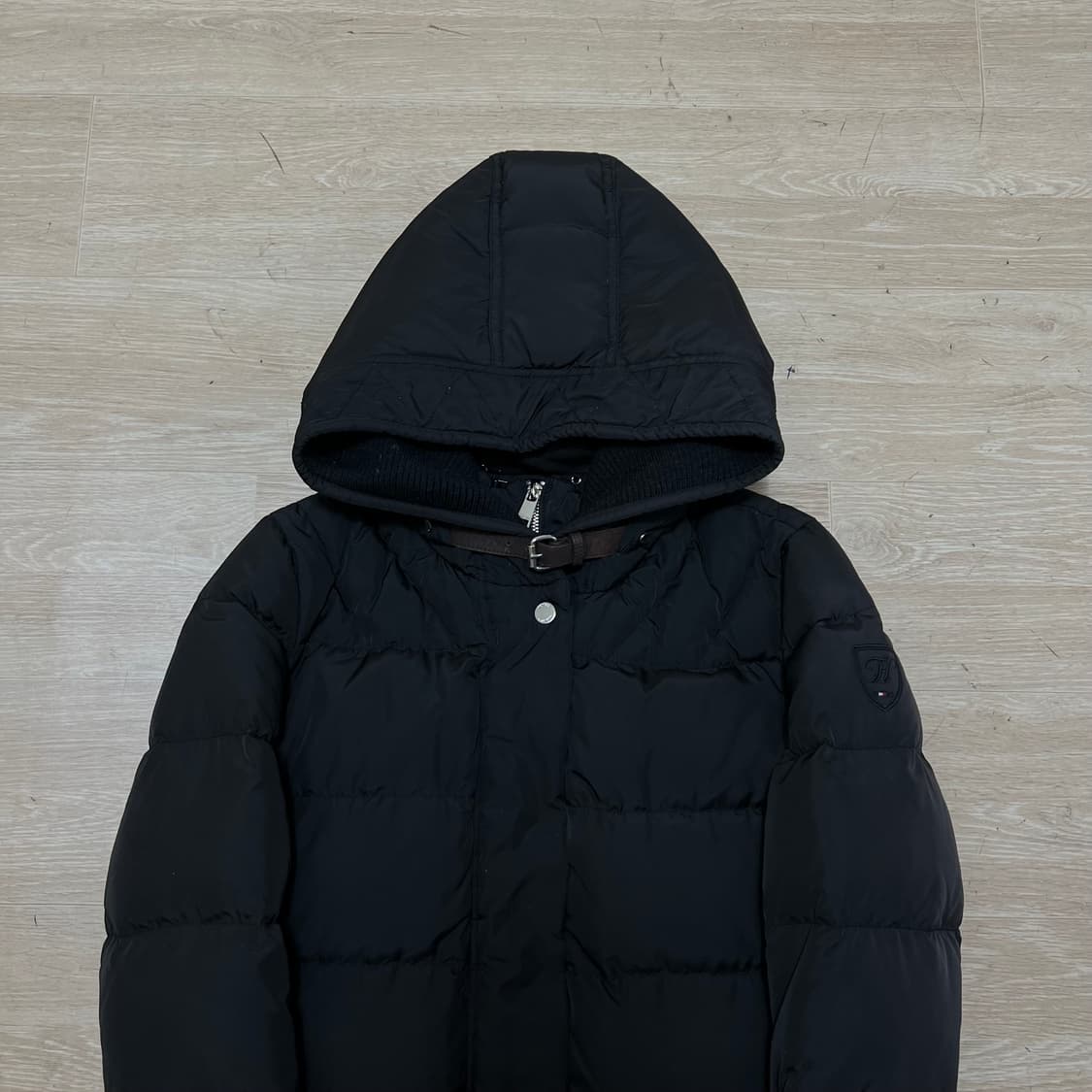 타미힐피거 여성 덕다운 와펜 후드 롱패딩 점퍼 [블랙] S/90 상품이미지2