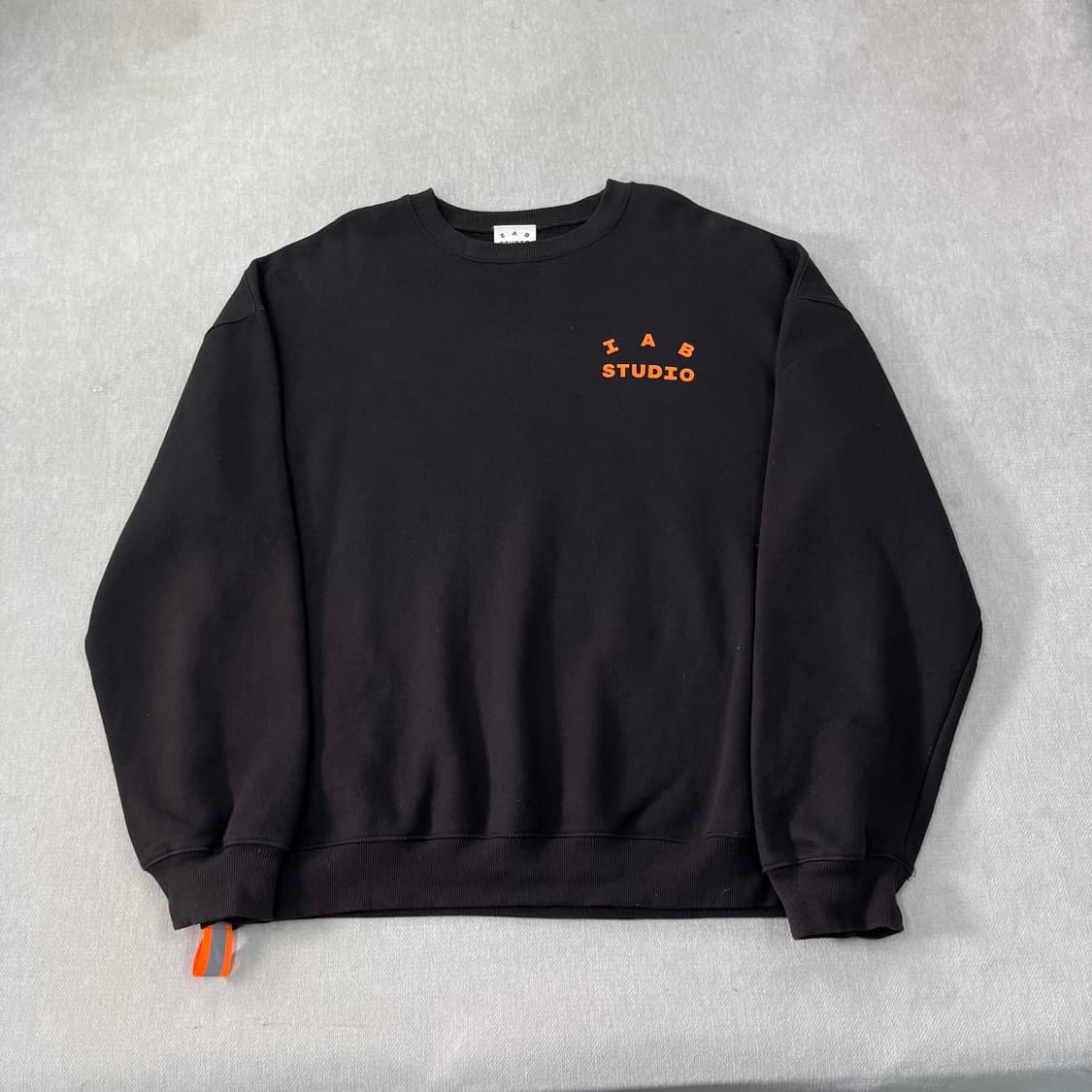 105 아이앱 스튜디오 X 두산 맨투맨 상품이미지2