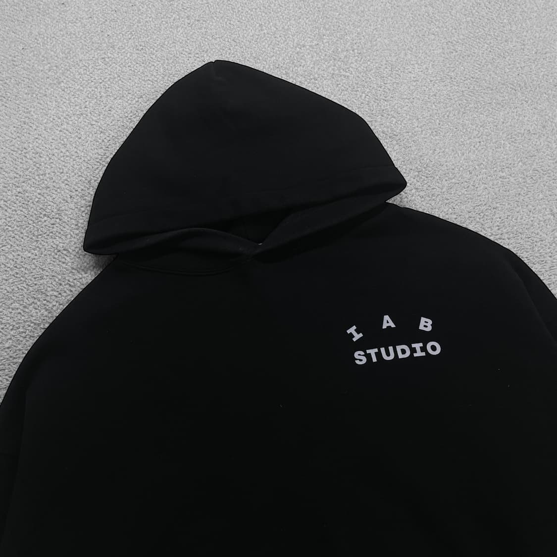 아이앱스튜디오 스펠 로고 후드티 블랙 상품이미지4