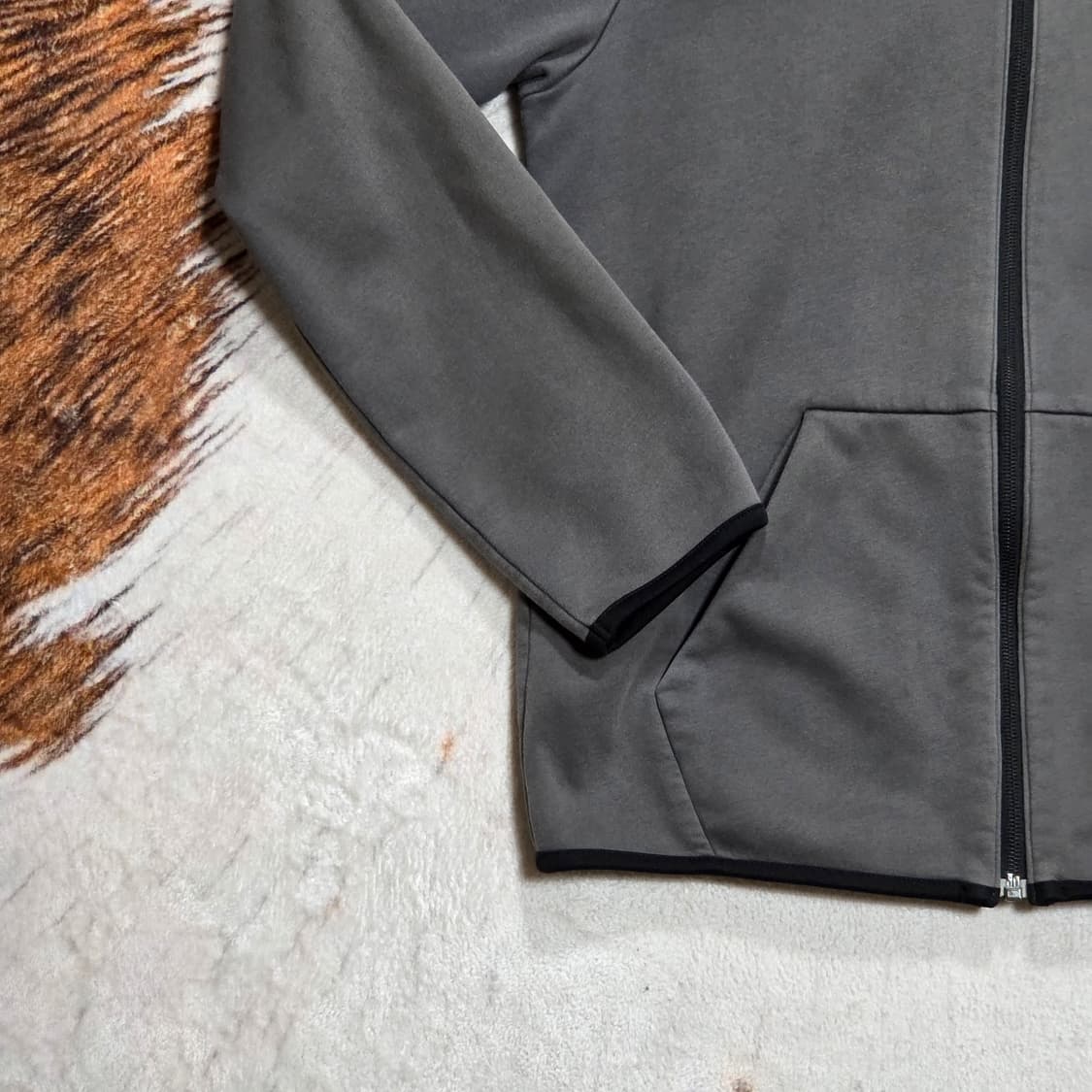 유니클로 챠콜 플리스 후드집업 상품이미지4