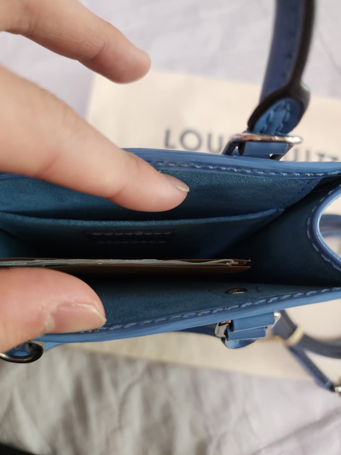 루이비통 에삐 쁘띠 삭플라 스카이 블루 스트랩포함 상품이미지5