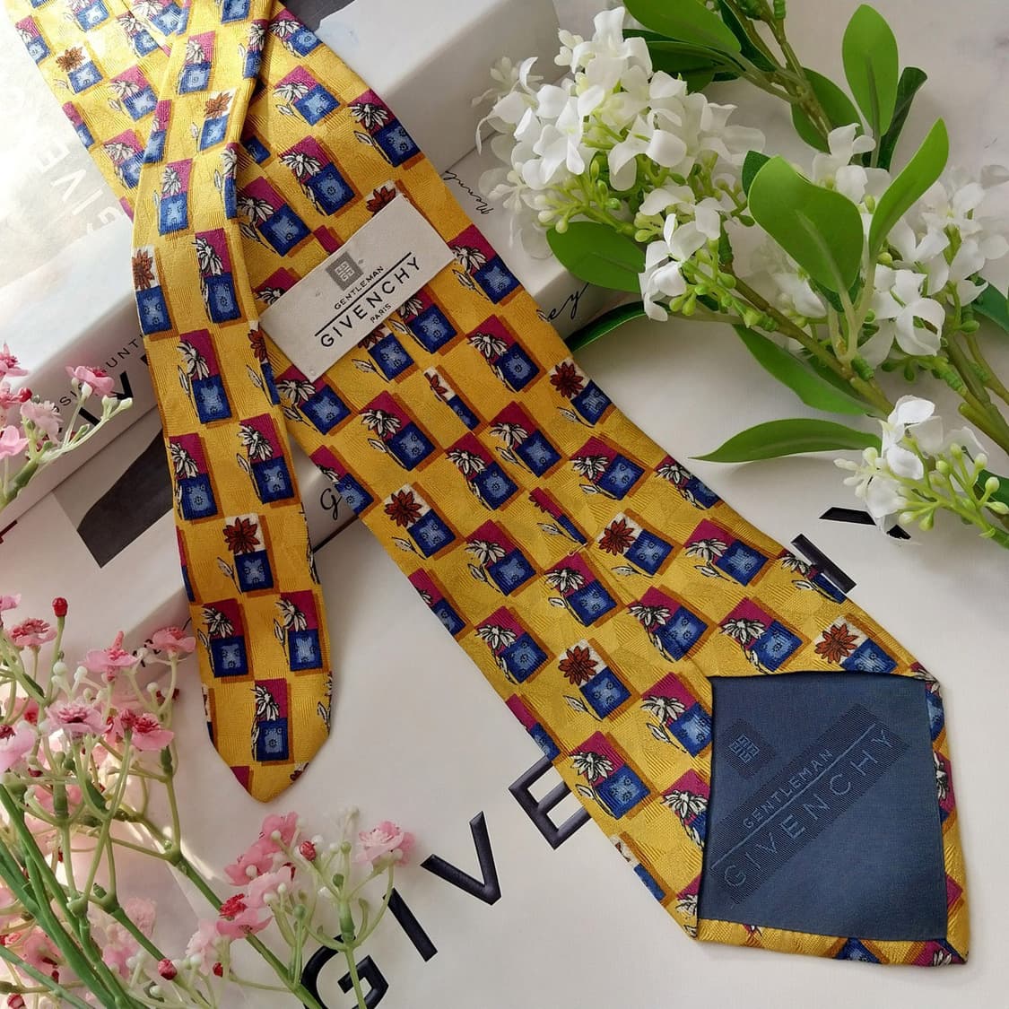 지방시 실크 머스타드 플라워 패턴 넥타이 9.5cm A등급 K1869
 상품이미지5