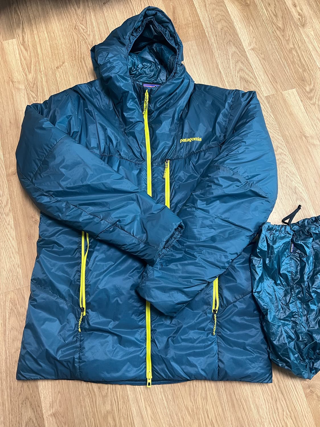 파타고니아 다스라이트 파카(프리마로프트) 상품이미지1