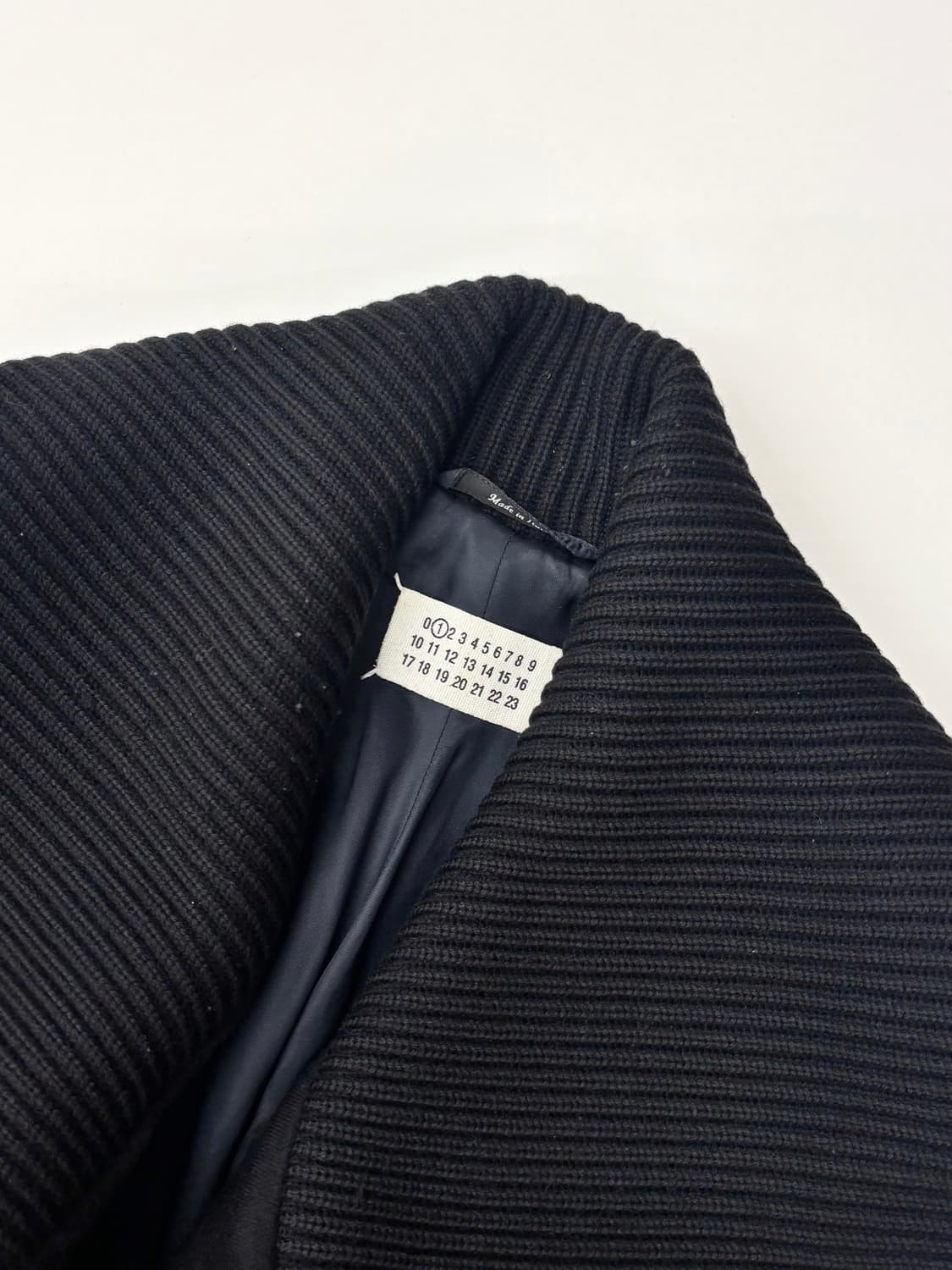 Maison Margiela 메종 마르지엘라 블랙 울 숄카라 코트 상품이미지6